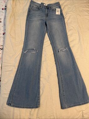 BP Size 25 NWT Women’s Light Blue Flare Jeans - Classic Distressed Knee Design